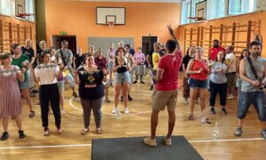 Lekcja gry na bębnach brazylijskich dla początkujących